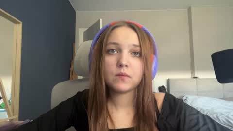Snapshot of peepapa chatting on 06.18.26 Luna Vale online show from 06.18.26