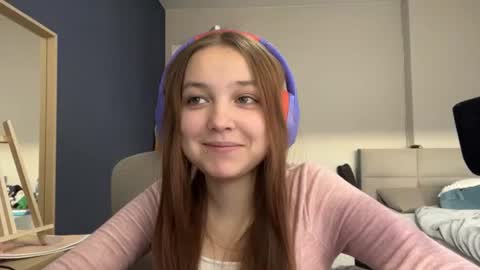 Snapshot of peepapa chatting on 06.19.26 Luna Vale online show from 06.19.26