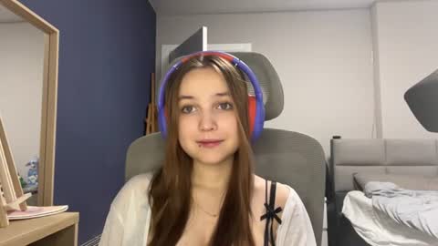 Snapshot of peepapa chatting on 07.17.26 Luna Vale online show from 07.17.26