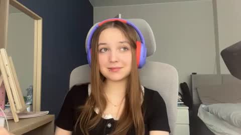 Snapshot of peepapa chatting on 07.19.26 Luna Vale online show from 07.19.26