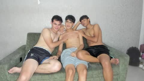 Snapshot of pelusos_mens chatting on 05.05.26 CAIN-19 ALLEN-18 RONALD-18 AUSTIN-18 MOD DANTE online show from 05.05.26