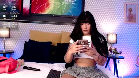 Snapshot of penelopee_28 chatting on 05.17.26 Penelope Lets get to 100 hands up online show from 05.17.26