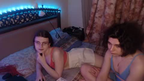 Snapshot of peralez_f chatting on 06.19.26 Farida online show from 06.19.26