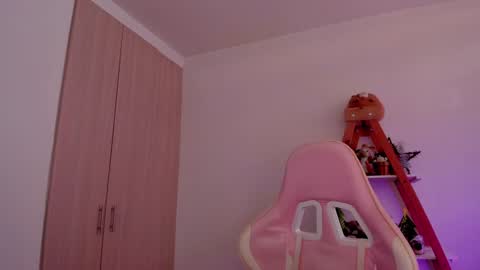 Sarah Ana Banana online show from 12.06.24