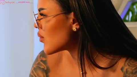 Dee online show from 02.24.25