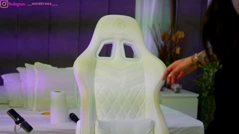 Dee online show from 10.04.25