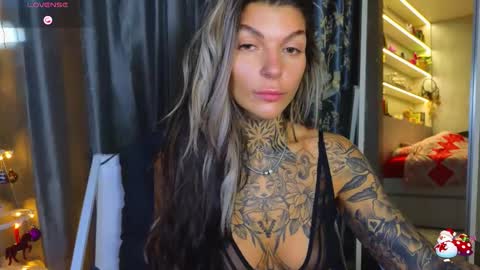 Snapshot of perfecttbaby77n chatting on 12.16.25 Anna online show from 12.16.25