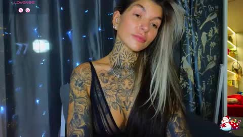 Snapshot of perfecttbaby77n chatting on 12.19.25 Anna online show from 12.19.25