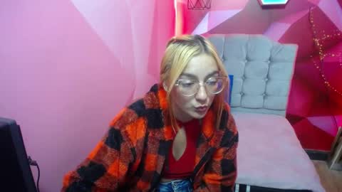 PERLA RED online show from 01.10.25