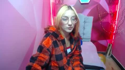 PERLA RED online show from 01.16.25