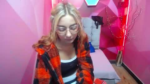 PERLA RED online show from 01.17.25