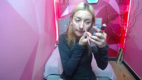 PERLA RED online show from 01.24.25