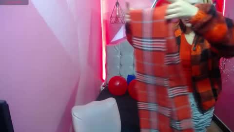 PERLA RED online show from 02.14.25