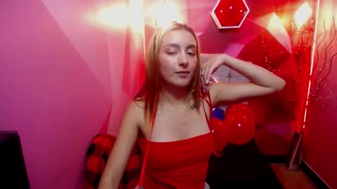 PERLA RED online show from 02.14.25