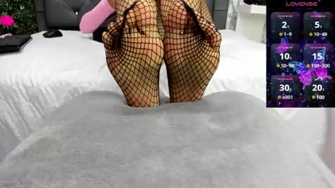 Perla Thompson online show from 12.22.24