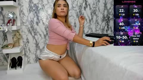 Perla Thompson online show from 02.16.25