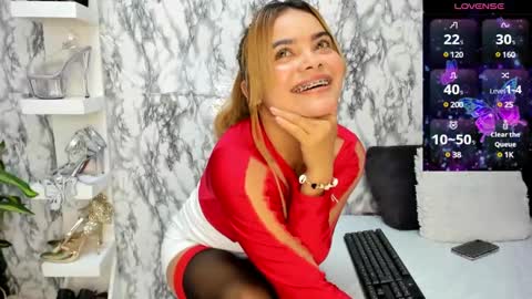 Perla Thompson online show from 02.26.25