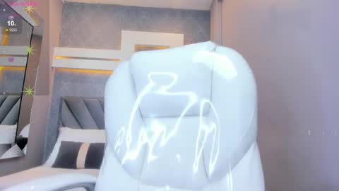 Snapshot of perlaevansx chatting on 02.13.25 PERLA online show from 02.13.25