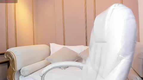 Snapshot of perlapreciosa chatting on 10.18.25 PerlaPreciosa online show from 10.18.25