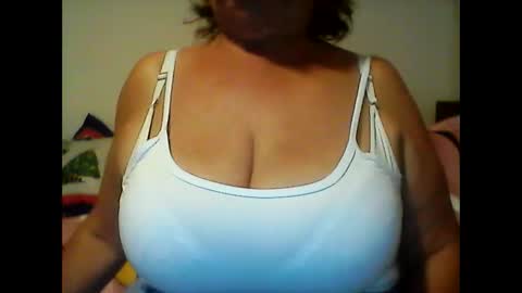 Snapshot of perlita070822 chatting on 01.01.25 perlita070822 online show from 01.01.25