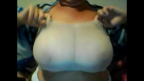 Snapshot of perlita070822 chatting on 02.01.25 perlita070822 online show from 02.01.25