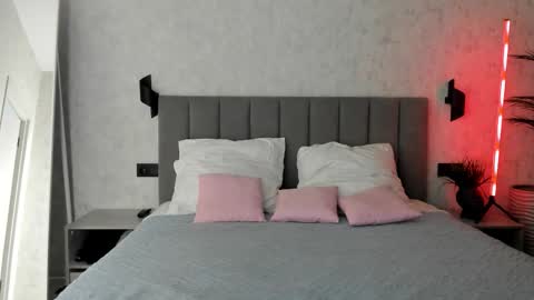 Mia online show from 12.02.25