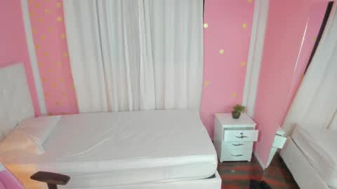 Snapshot of persefone_saira chatting on 11.04.25 Marie online show from 11.04.25