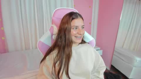 Snapshot of persefone_saira chatting on 11.04.25 Marie online show from 11.04.25