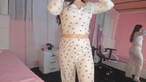 Snapshot of persefone_saira chatting on 11.21.25 Marie online show from 11.21.25