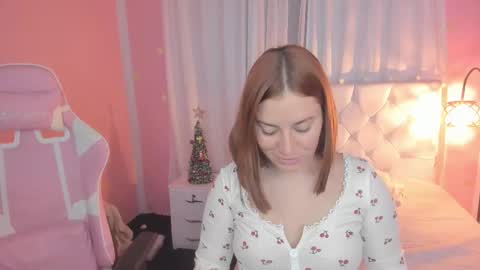 Snapshot of persefone_saira chatting on 12.05.25 Marie online show from 12.05.25