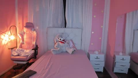 Snapshot of persefone_saira chatting on 01.12.26 Marie online show from 01.12.26