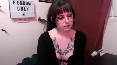 Snapshot of persephones_garden chatting on 04.22.26 Persephone online show from 04.22.26