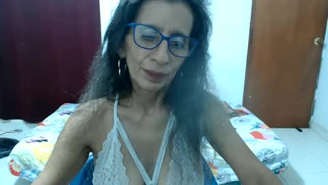 Snapshot of pervert_milf4uu_4 chatting on 06.23.26 luz online show from 06.23.26