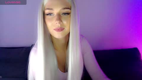 Isabella online show from 12.12.24