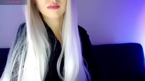 Isabella online show from 01.14.25