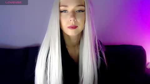 Isabella online show from 03.04.25