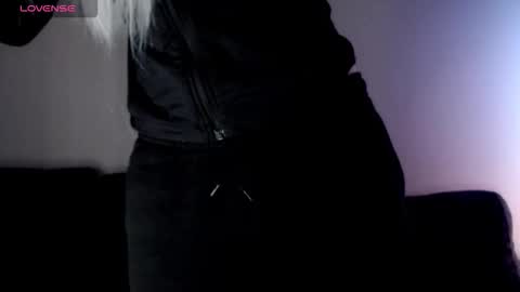 Isabella online show from 11.14.25