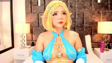 Snapshot of petit_rosseowo chatting on 02.10.25 Im Rosse but u can call me Rossie or Rosita . online show from 02.10.25