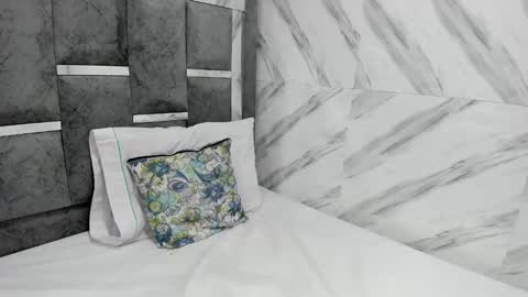 petite_amor online show from 02.22.25