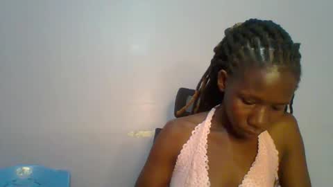 Snapshot of petite_chela chatting on 01.12.26 Chela online show from 01.12.26