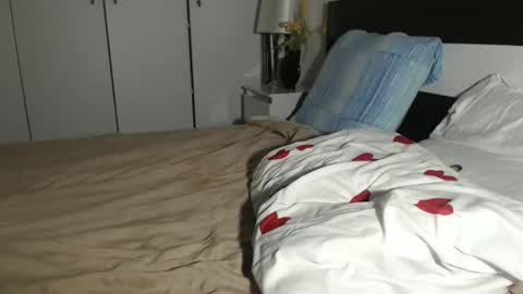 petite_danielle online show from 11.03.25