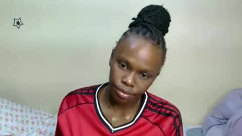 Snapshot of petite_desiree chatting on 12.03.25 Desiree online show from 12.03.25