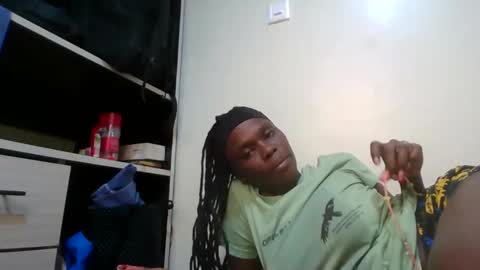 Snapshot of petite_desiree chatting on 12.16.25 Desiree online show from 12.16.25