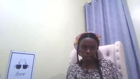 Snapshot of petite_desiree chatting on 05.16.26 Desiree online show from 05.16.26