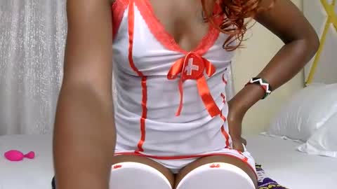 Snapshot of petite_freakette chatting on 05.31.26 Moon online show from 05.31.26