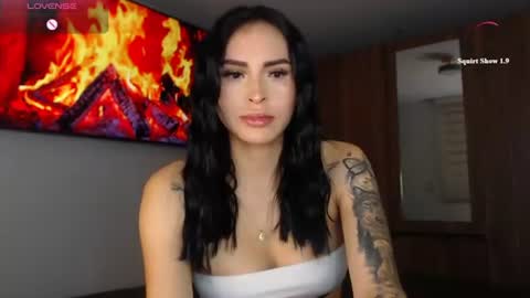 Snapshot of petite_linda chatting on 06.13.26 Linda online show from 06.13.26