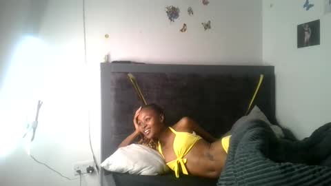 Snapshot of petite_queen69 chatting on 06.06.26 petite_queen69 online show from 06.06.26