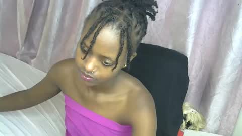 petite_star2 online show from 11.15.25