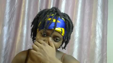 petite_star2 online show from 12.14.25