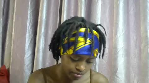 petite_star2 online show from 12.15.25